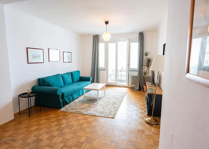 Central Living Apartment Opera