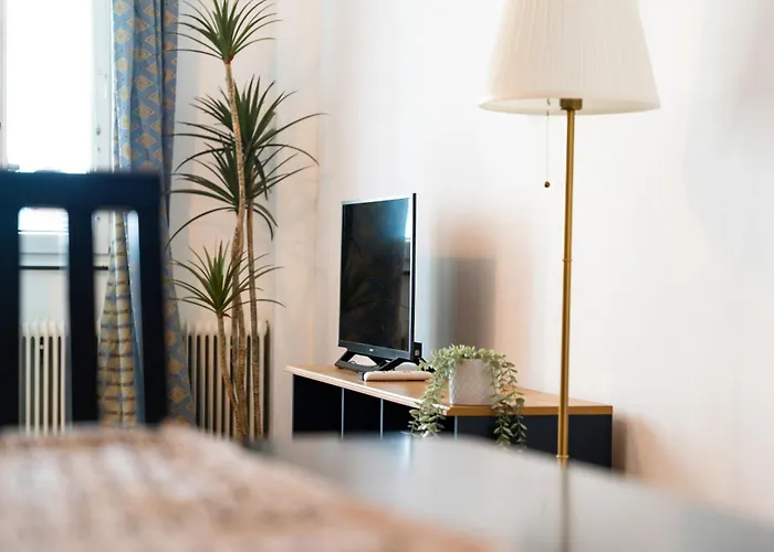 Central Living Apartment Opera